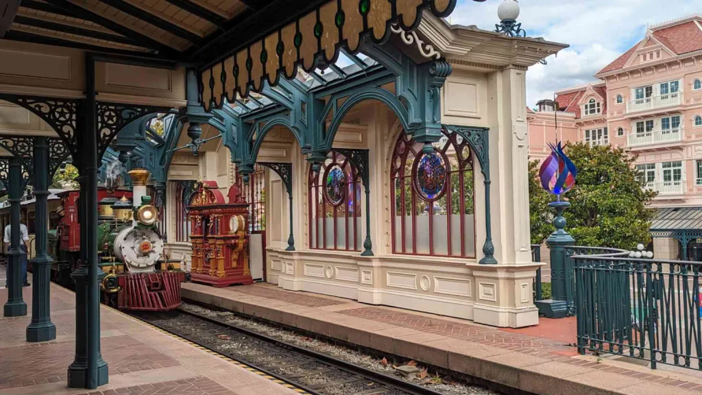 Disneyland Paris The train arrives at the station