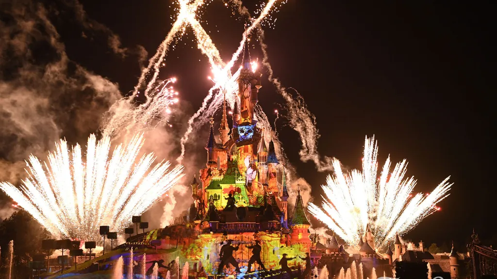 Disneyland Paris Epic pirate fight Disneyland Paris Epic pirate fight