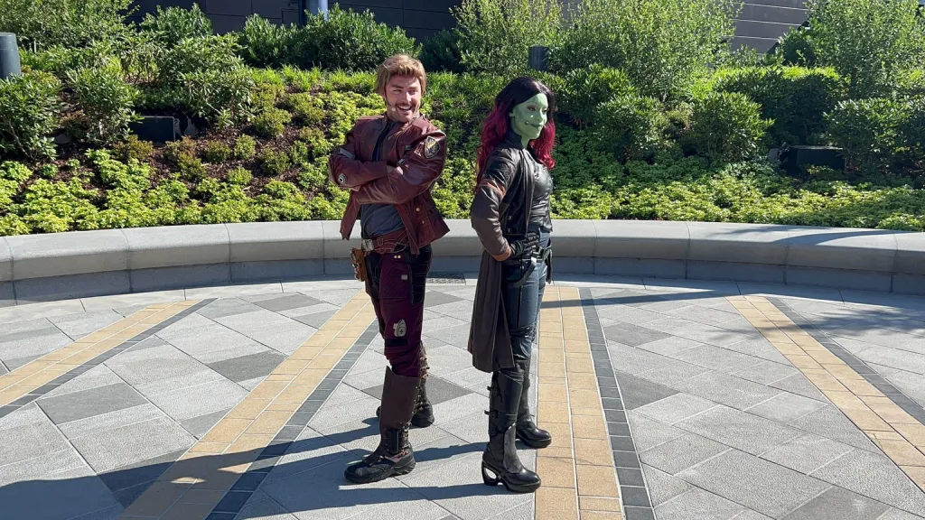 Disneyland Paris Star-Lord and Gamora on stage