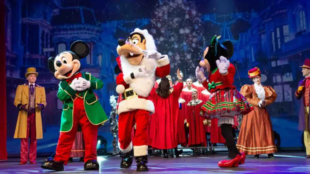 Disneyland Paris Goofy as Santa Claus