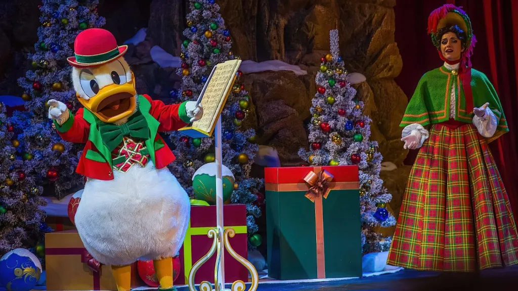 Disneyland Paris Donald Duck conducts the choir
