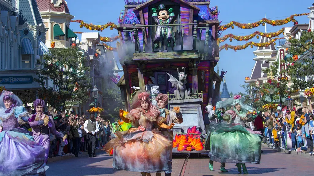 Disneyland Paris Spooky Halloween parade