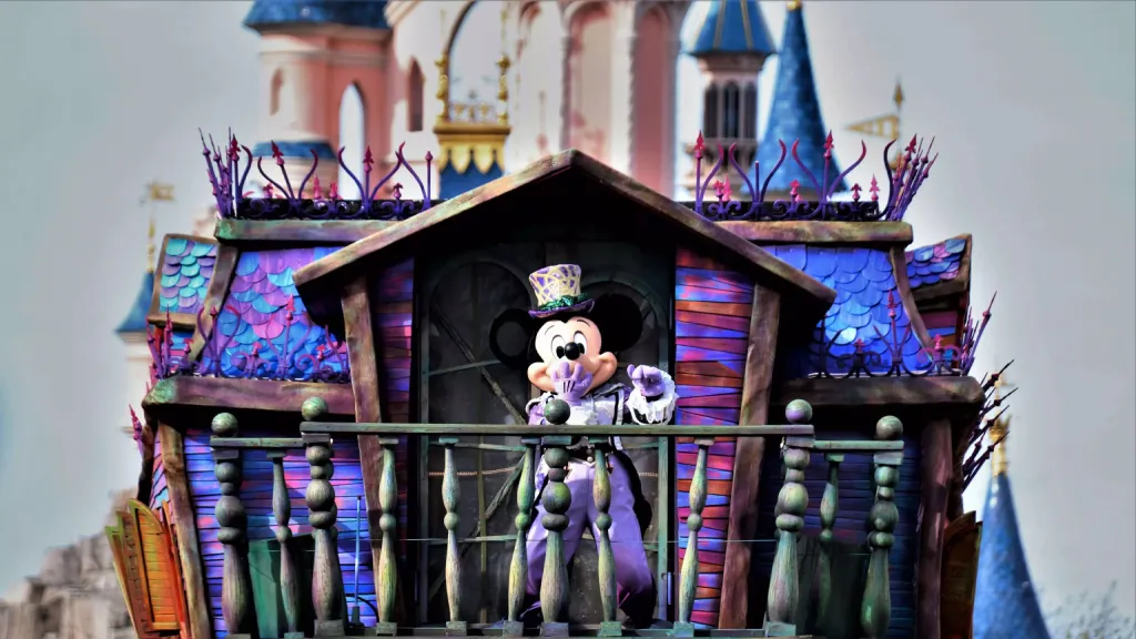 Disneyland Paris Mickey in his halloween outfit