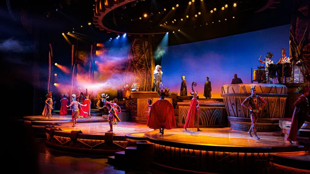 Disneyland Paris Stunning costumes and sets